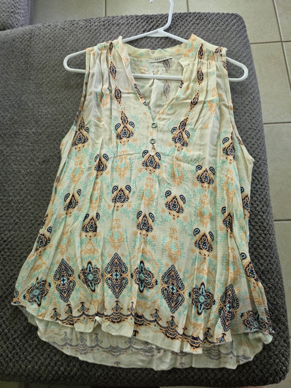 Papaya Sleeveless Floral Print V-Neck Top in Cream and Teal